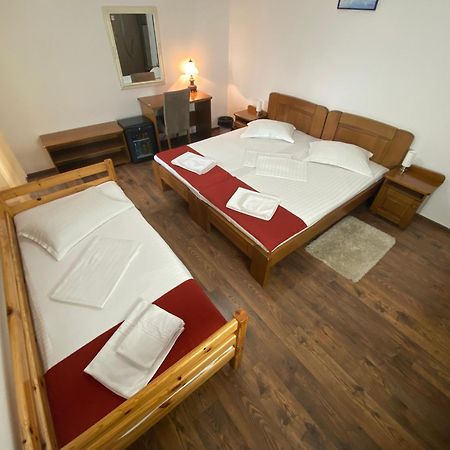 Casa Irinella Bed and Breakfast Satu Mare Eksteriør billede
