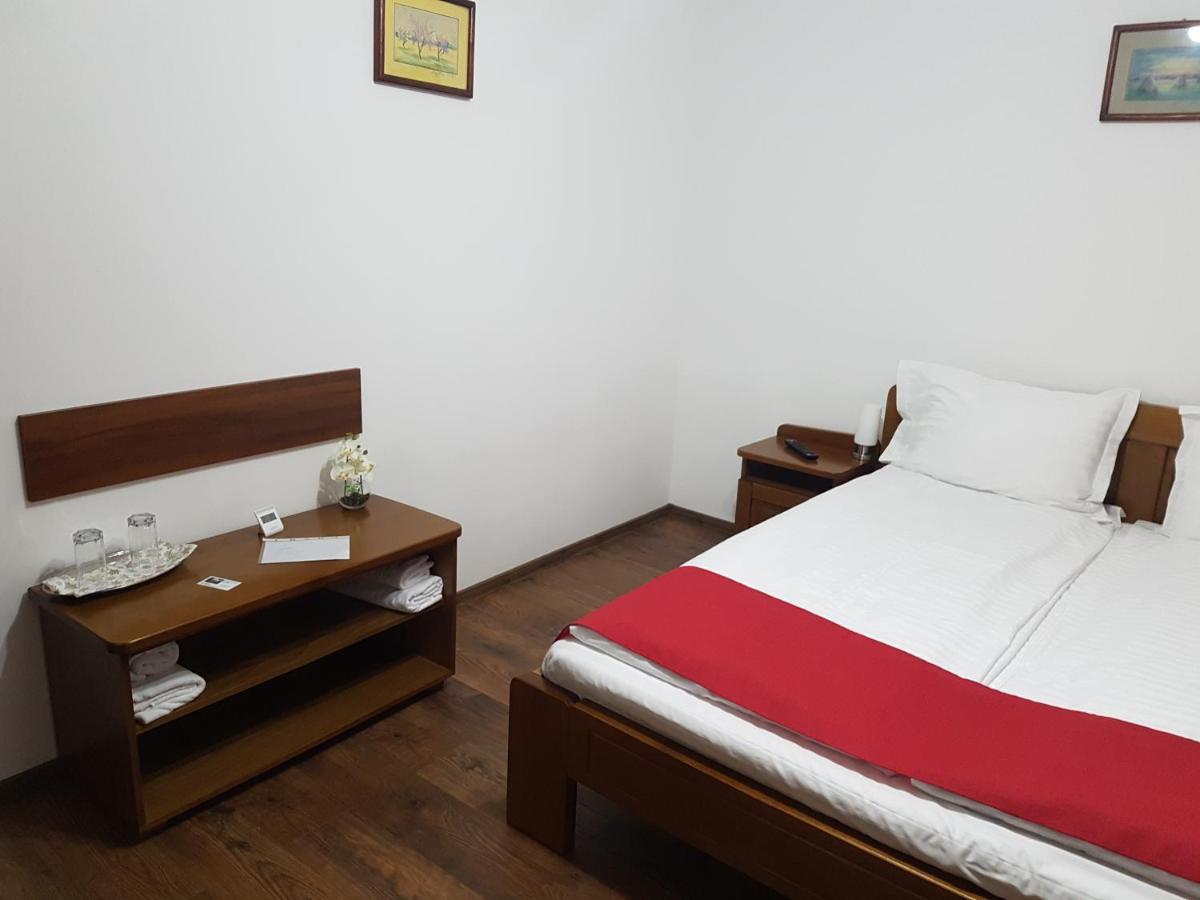 Casa Irinella Bed and Breakfast Satu Mare Eksteriør billede