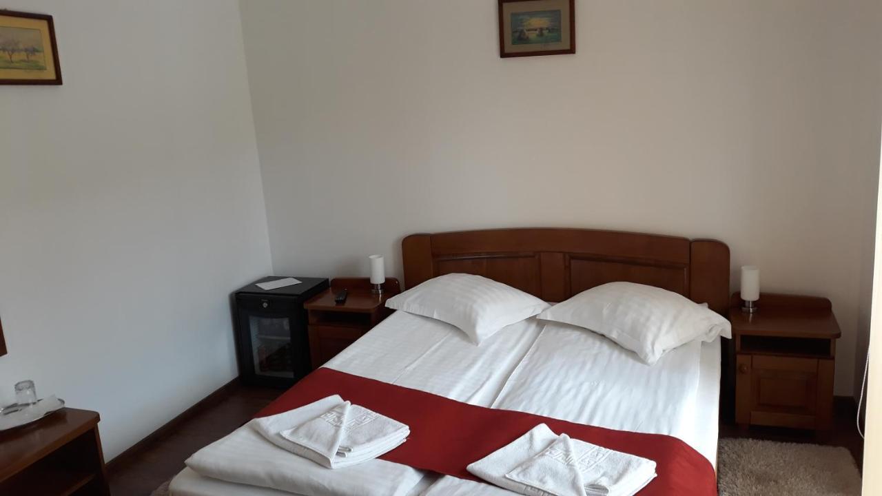 Casa Irinella Bed and Breakfast Satu Mare Eksteriør billede