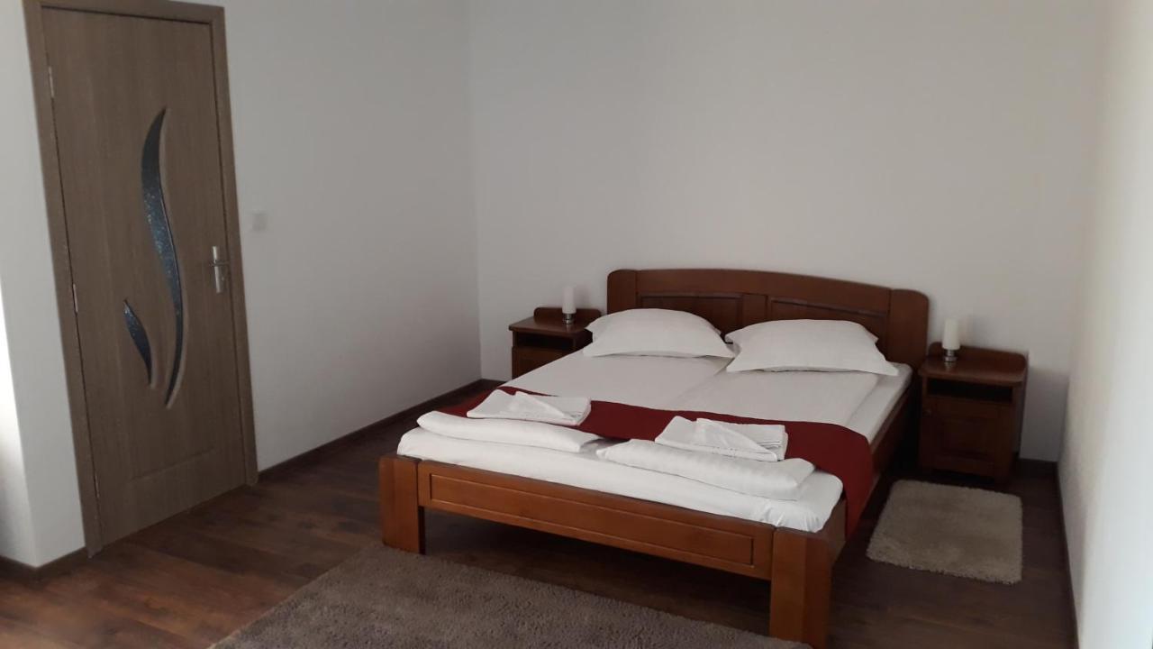 Casa Irinella Bed and Breakfast Satu Mare Eksteriør billede