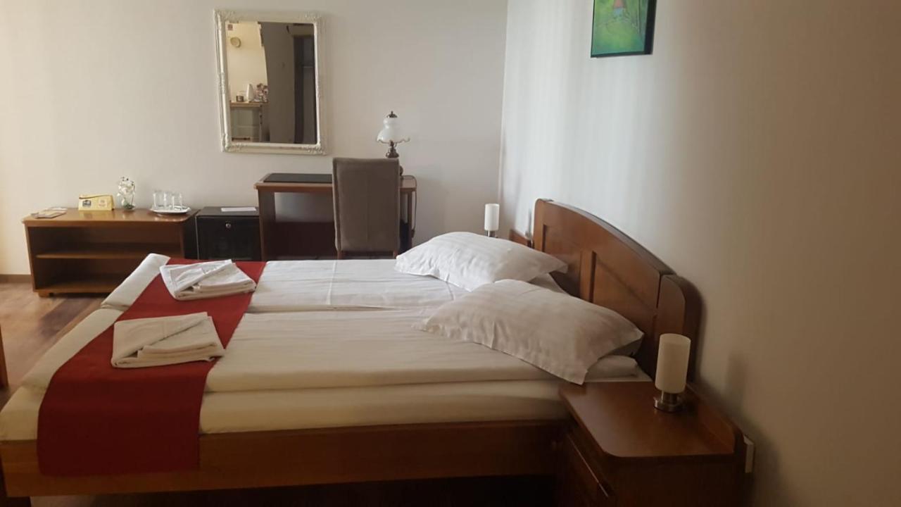 Casa Irinella Bed and Breakfast Satu Mare Eksteriør billede