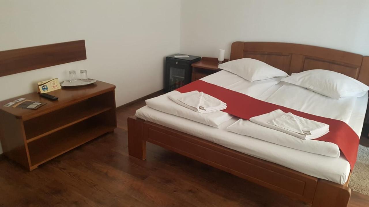 Casa Irinella Bed and Breakfast Satu Mare Eksteriør billede